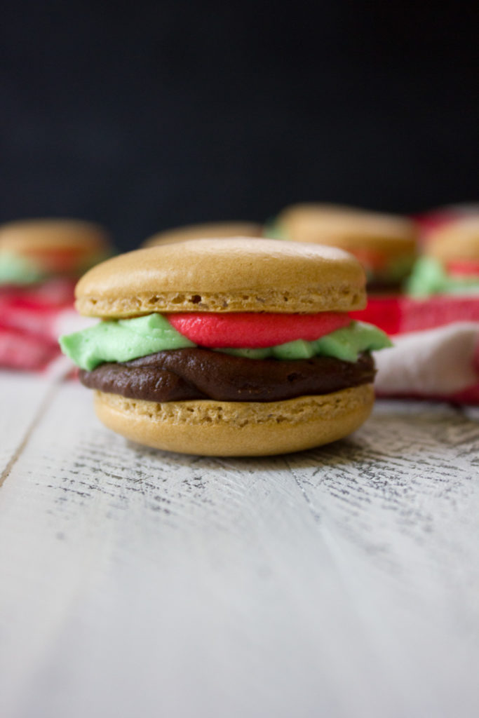 These Hamburger Macarons are the perfect treat to bring to any barbecue. Funny and sweet, they're a real crowd-pleaser!